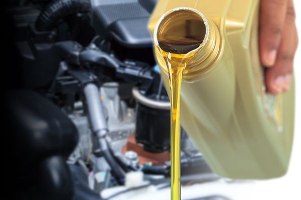 Doğru Motor Yağı Nasıl Seçilir? Yanlış Yağ Kullanımının 5 Ciddi Zararı